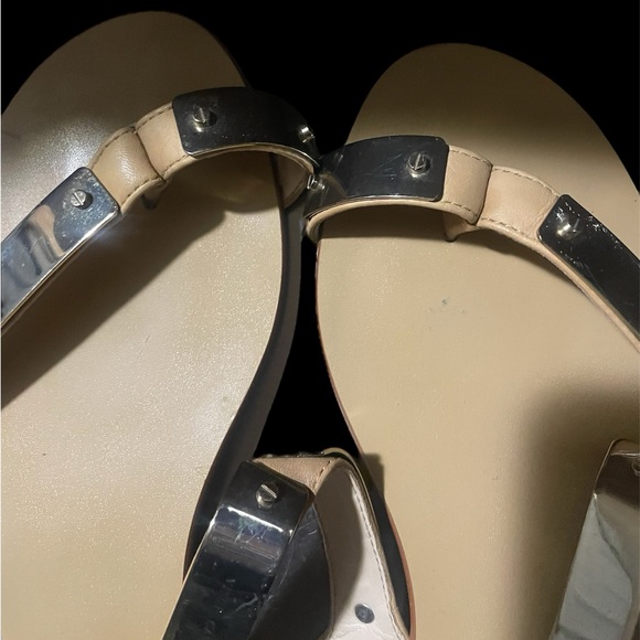 Vince Camuto Beige Joslyn Toe Loop Sandals, Size 8 1/2 - Picture 7 of 8